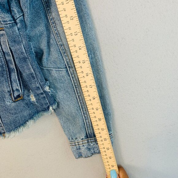 BLANKNYC Distressed Light Wash Denim Trucker Jacket Size Small Raw Hem Button - Picture 5 of 9